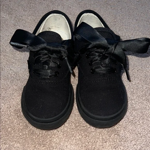 Van’s Black Lace-Up Shoes Toddler - Picture 2 of 9
